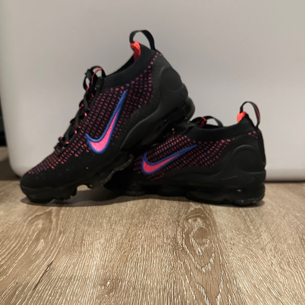 Nike- like new 2021 flyknit woman’s sneakers
